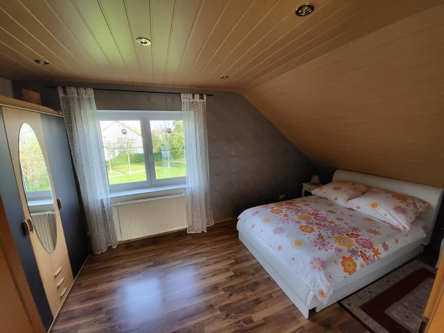 Schoene Wohnung Mit Eigenem Eingang Und Parkplatz 풀다 외부 사진