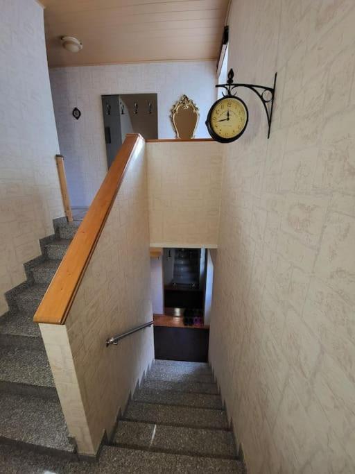 Schoene Wohnung Mit Eigenem Eingang Und Parkplatz 풀다 외부 사진